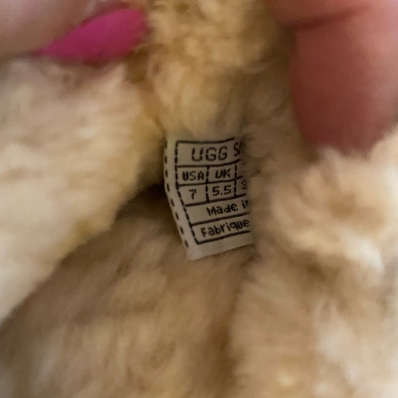 UGG Solvang black Suede Embroidered Floral Sheepskin Clogs 7 feel like 8 to me. - Picture 5 of 5